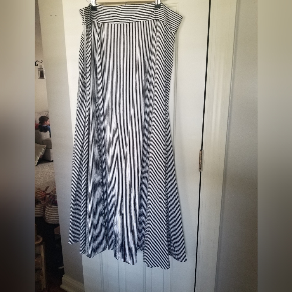 Fully lined black an white stipped maxi skirt
